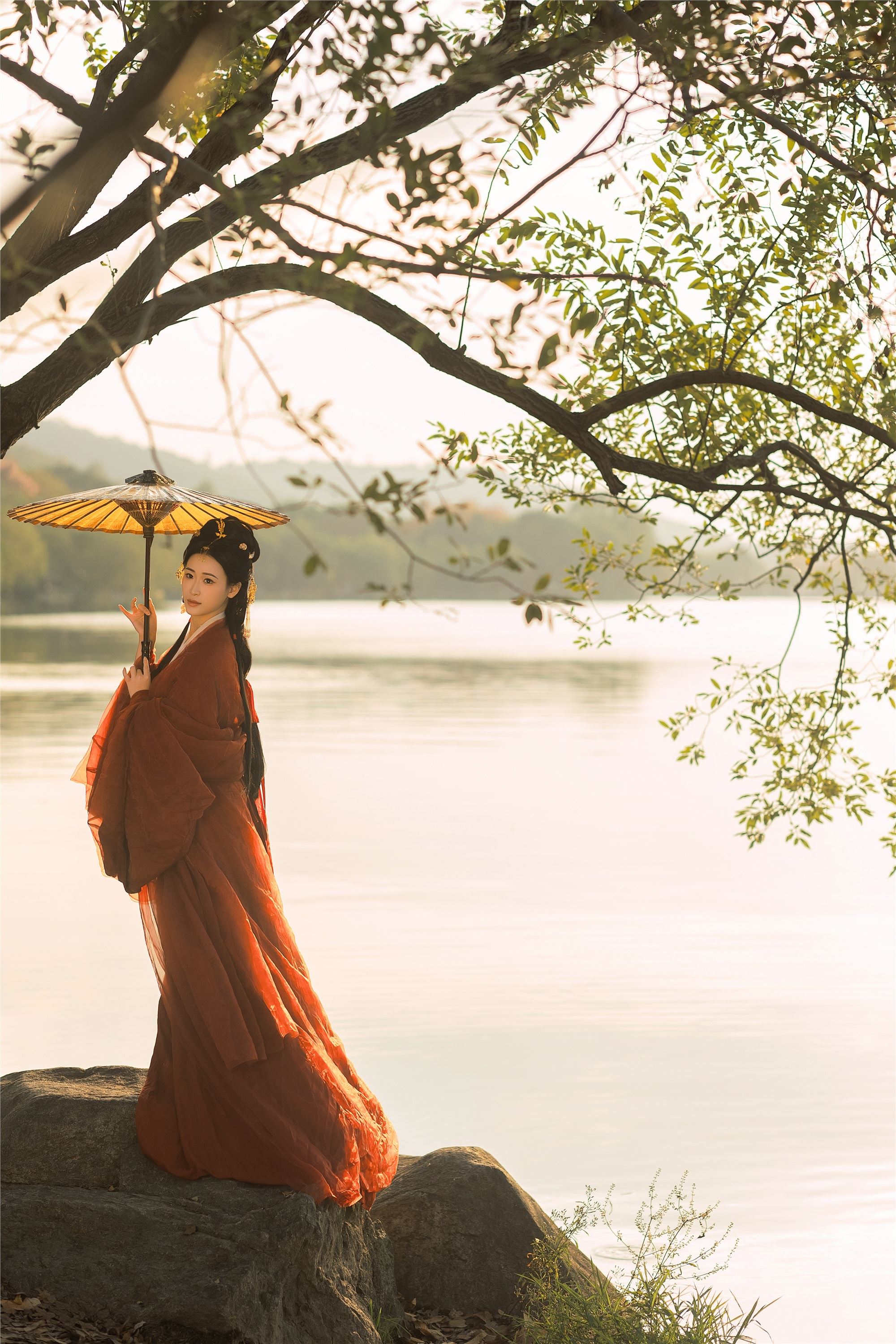 YITUYU艺图语 2025.01.27 落日熔金 江月月月